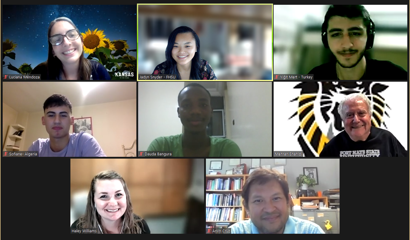 博彩平台大全举办了国际虚拟夏令营，吸引了来自20多个国家的800多名学生。